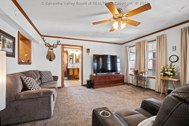 1549 Clearview Heights Road, Charleston, WV 25312