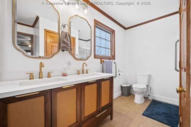 1549 Clearview Heights Road, Charleston, WV 25312