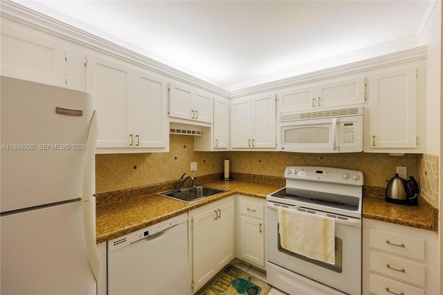 4750 NW 22nd Court 211, Lauderhill, FL 33313