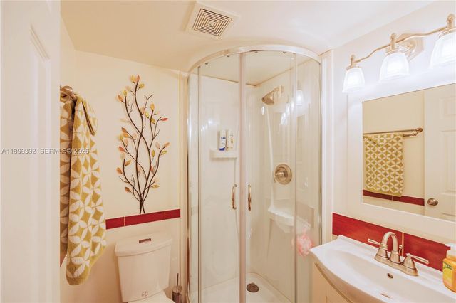 4750 NW 22nd Court 211, Lauderhill, FL 33313