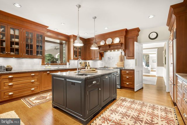 11101 PINEY MEETINGHOUSE RD, Potomac, MD 20854