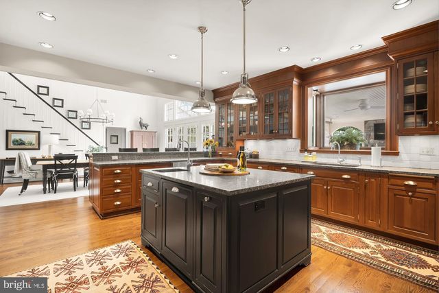 11101 PINEY MEETINGHOUSE RD, Potomac, MD 20854