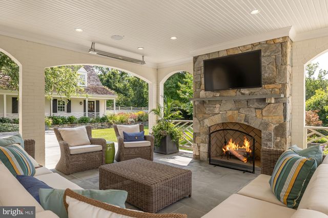 11101 PINEY MEETINGHOUSE RD, Potomac, MD 20854