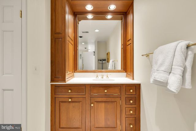 11101 PINEY MEETINGHOUSE RD, Potomac, MD 20854