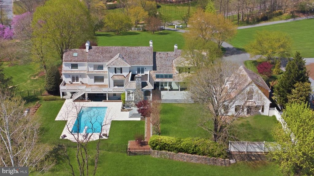 11101 PINEY MEETINGHOUSE RD, Potomac, MD 20854