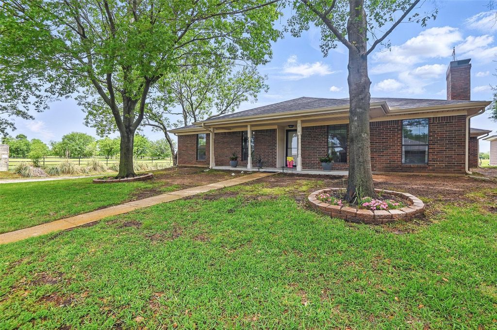 1018 Meridith Drive, Terrell, TX 75160