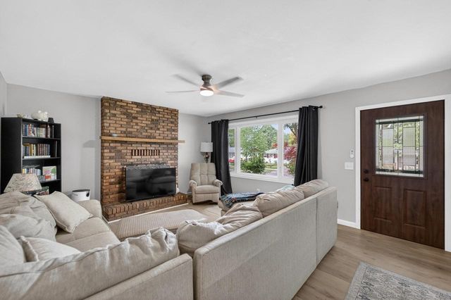 1121 Debra Lane, Madison, WI 53704