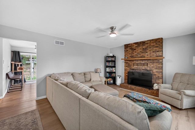 1121 Debra Lane, Madison, WI 53704