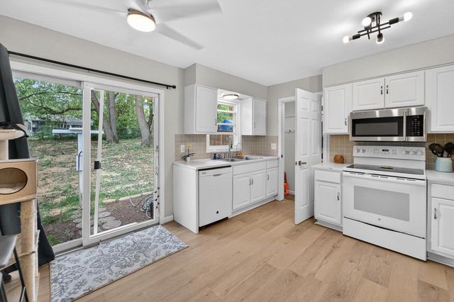 1121 Debra Lane, Madison, WI 53704