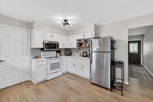 1121 Debra Lane, Madison, WI 53704