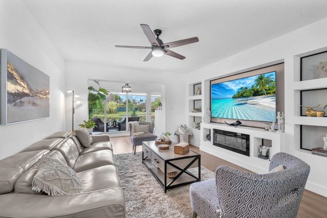 20814 Vinesta Circle 293, Boca Raton, FL 33433