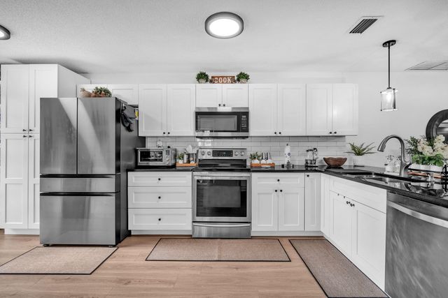 20814 Vinesta Circle 293, Boca Raton, FL 33433