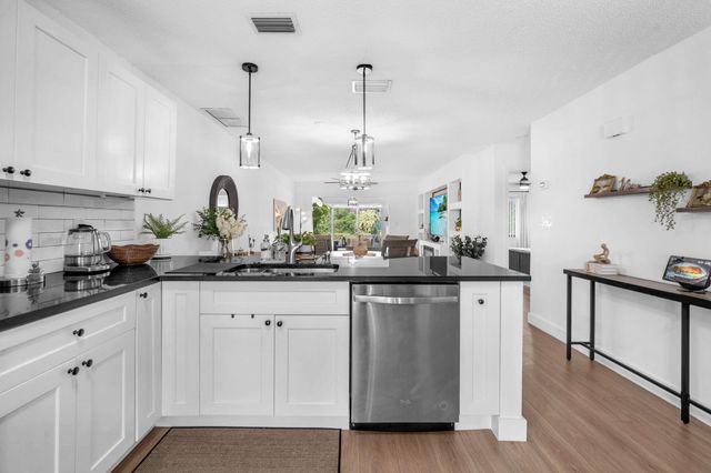 20814 Vinesta Circle 293, Boca Raton, FL 33433