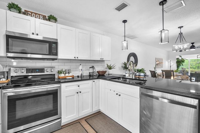 20814 Vinesta Circle 293, Boca Raton, FL 33433