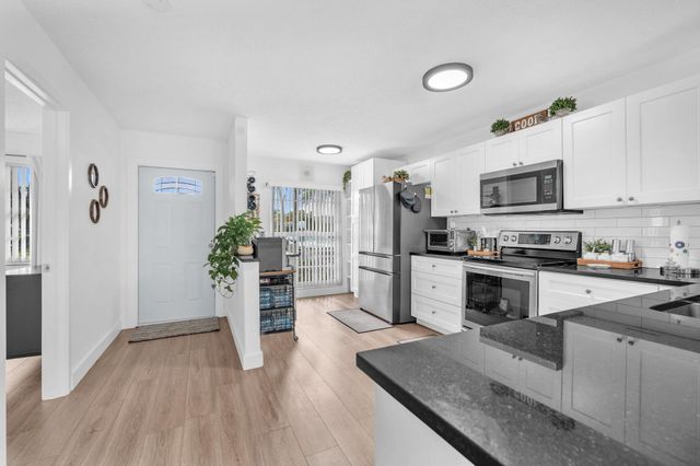 20814 Vinesta Circle 293, Boca Raton, FL 33433