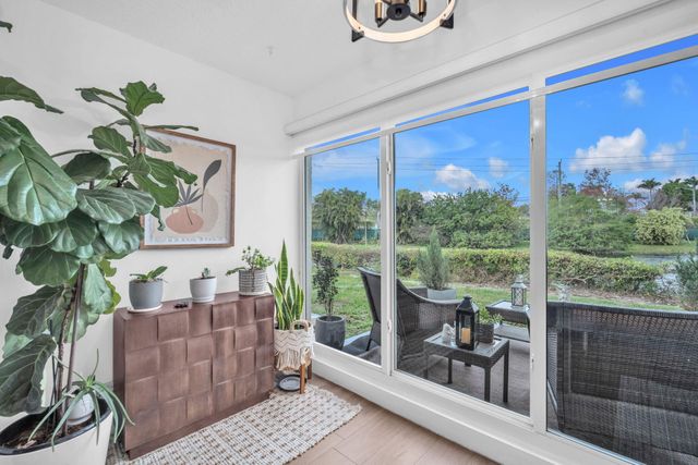 20814 Vinesta Circle 293, Boca Raton, FL 33433