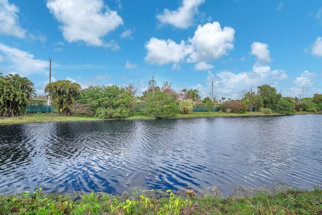 20814 Vinesta Circle 293, Boca Raton, FL 33433