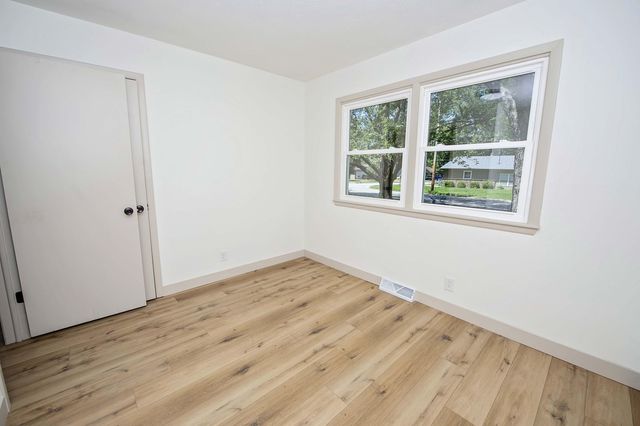 316 S Cedarbrook Avenue, Springfield, MO 65802