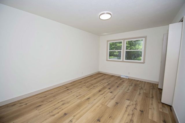 316 S Cedarbrook Avenue, Springfield, MO 65802
