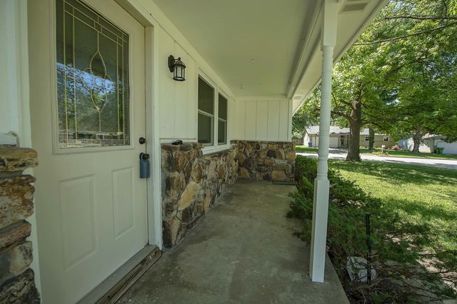 316 S Cedarbrook Avenue, Springfield, MO 65802