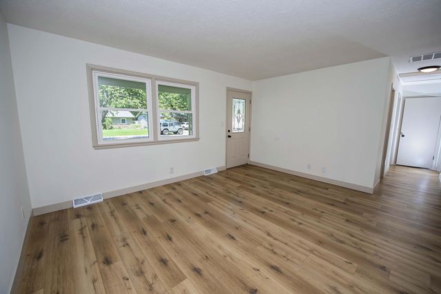 316 S Cedarbrook Avenue, Springfield, MO 65802