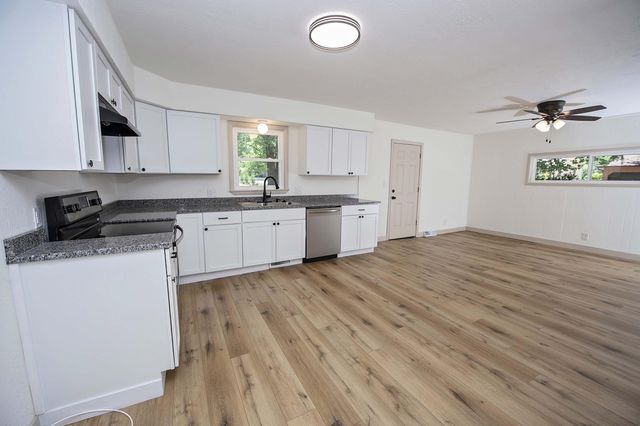 316 S Cedarbrook Avenue, Springfield, MO 65802