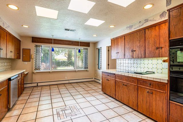 2532 Harold Place NE, Albuquerque, NM 87106