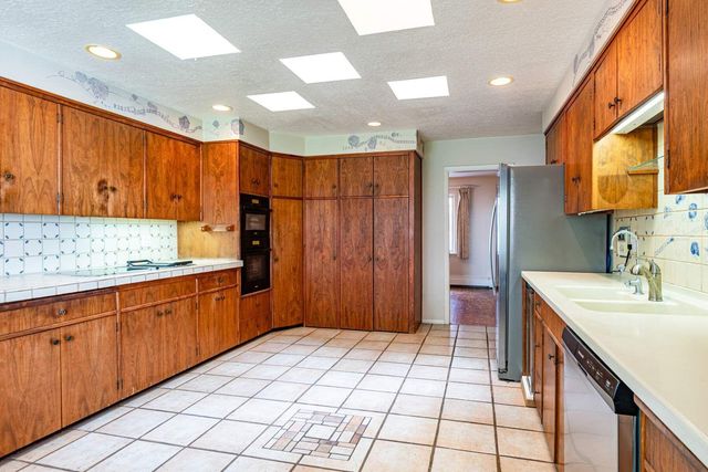 2532 Harold Place NE, Albuquerque, NM 87106