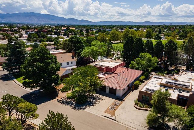 2532 Harold Place NE, Albuquerque, NM 87106