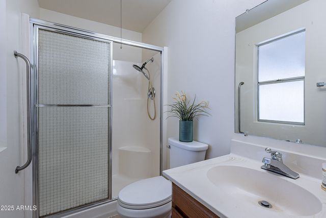 1223 E Minnezona Avenue, Phoenix, AZ 85014