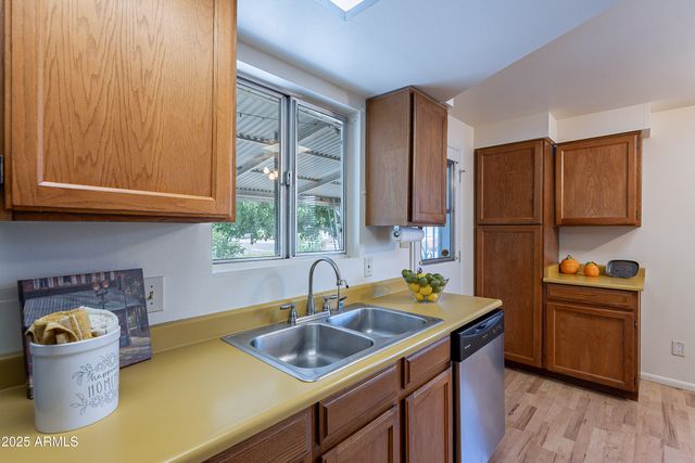 1223 E Minnezona Avenue, Phoenix, AZ 85014