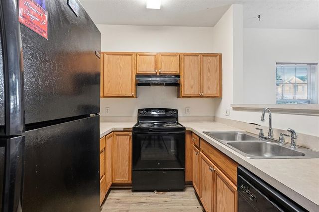 6080 Camden Forrest Cove, Riverdale, GA 30296