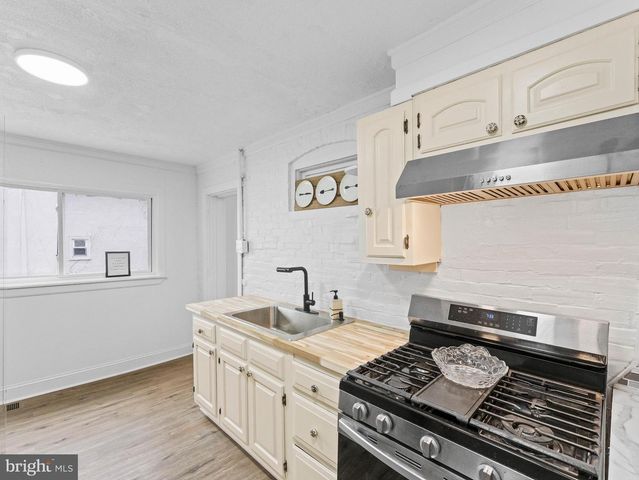 209 UPLAND RD, Brookhaven, PA 19015