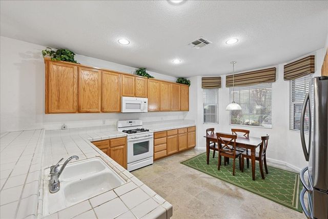 1364 Amaranth St, Plumas Lake, CA 95961