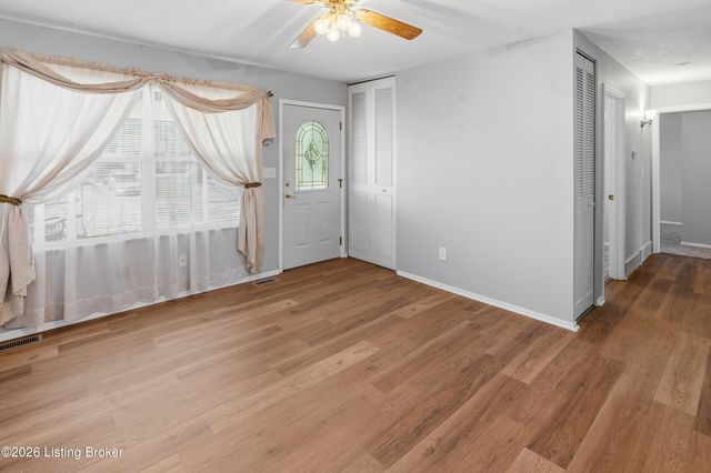 9724 Scarborough Ave, Louisville, KY 40272