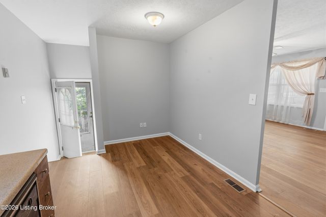 9724 Scarborough Ave, Louisville, KY 40272