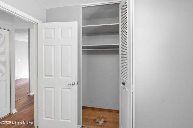 9724 Scarborough Ave, Louisville, KY 40272