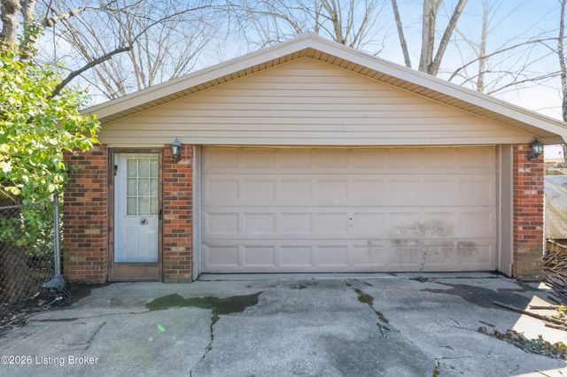 9724 Scarborough Ave, Louisville, KY 40272