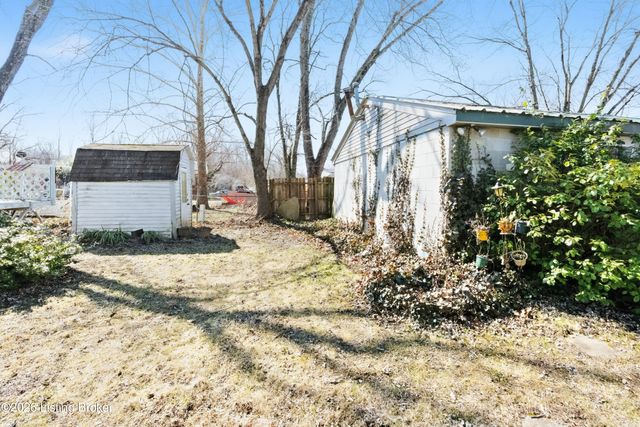 9724 Scarborough Ave, Louisville, KY 40272