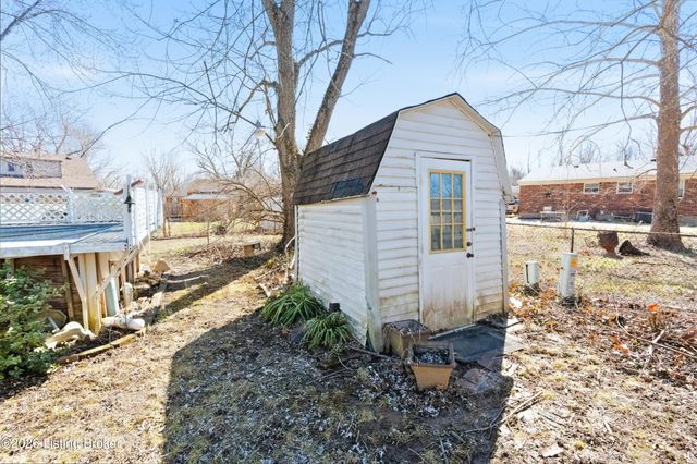 9724 Scarborough Ave, Louisville, KY 40272