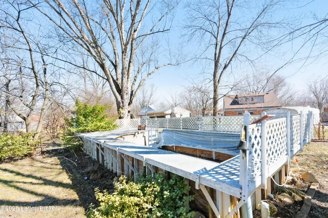 9724 Scarborough Ave, Louisville, KY 40272