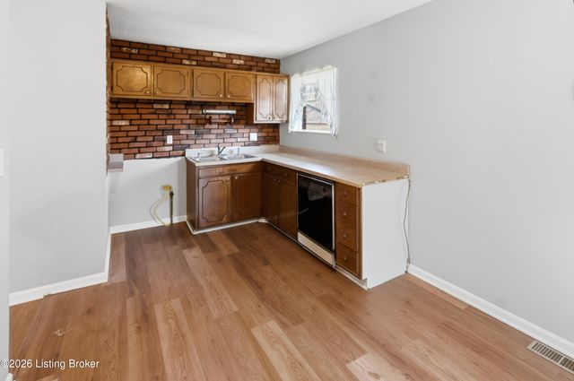 9724 Scarborough Ave, Louisville, KY 40272