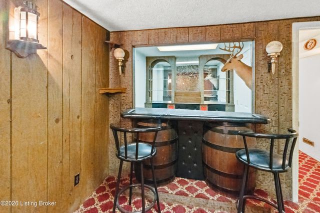 9724 Scarborough Ave, Louisville, KY 40272