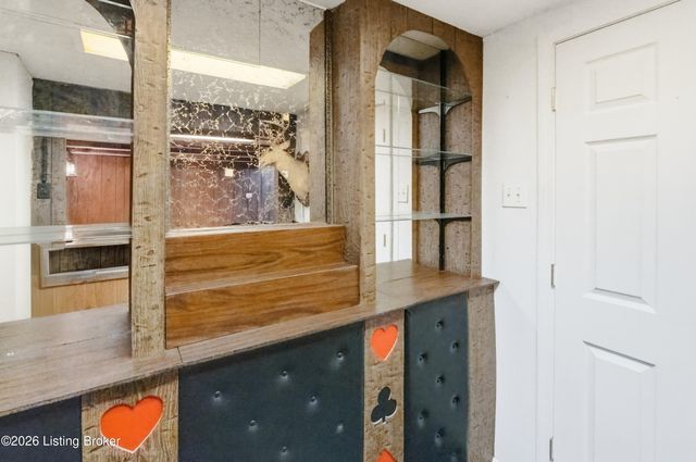 9724 Scarborough Ave, Louisville, KY 40272