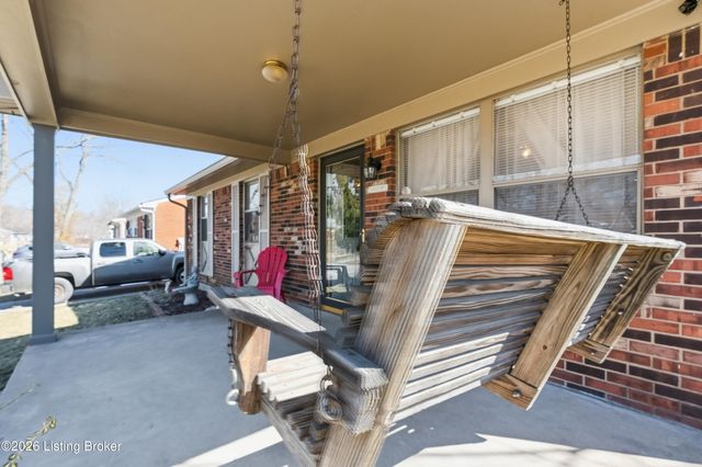 9724 Scarborough Ave, Louisville, KY 40272