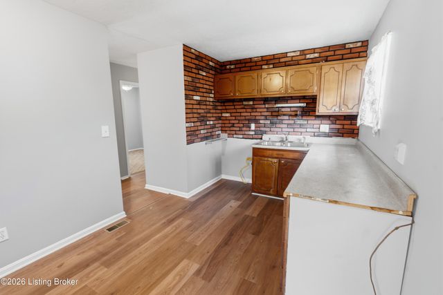 9724 Scarborough Ave, Louisville, KY 40272