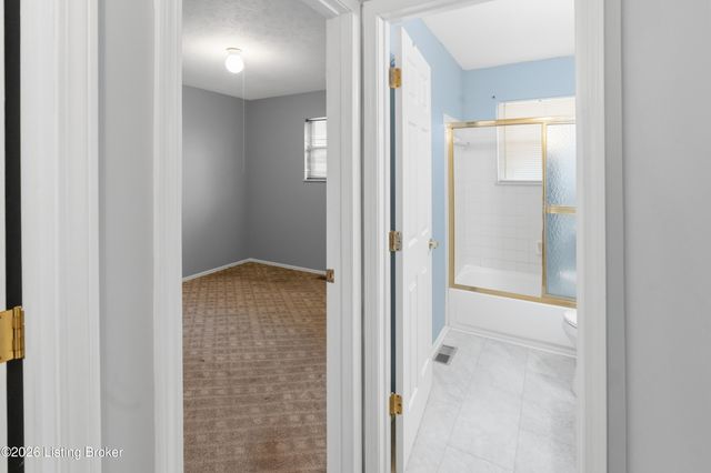 9724 Scarborough Ave, Louisville, KY 40272