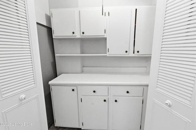 9724 Scarborough Ave, Louisville, KY 40272