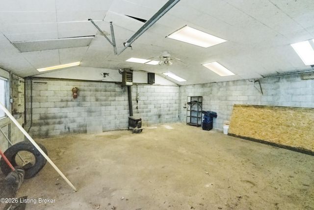 9724 Scarborough Ave, Louisville, KY 40272