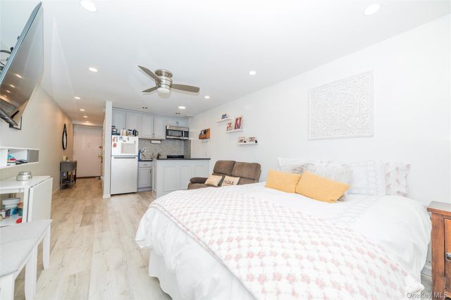 2261 Palmer Avenue 1F, New Rochelle, NY 10801